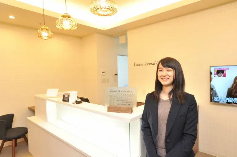 スタッフが笑顔でお迎えします。矯正歯科の気になることなどご質問は随時受け付けています。